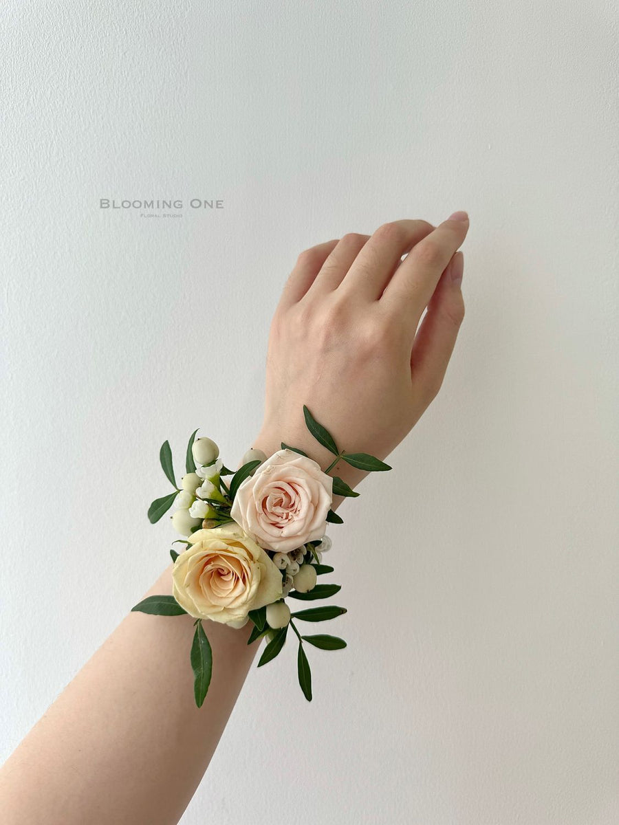 フラワー・ガーデニング corsage no.766 Corsage with pearl | Flower Delivery Toronto | Flower Shop Toronto