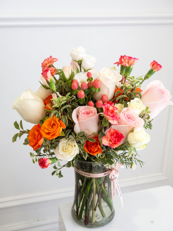 Mixed Flowers Red and Pink Arrangement - 贩卖芳香花瓶