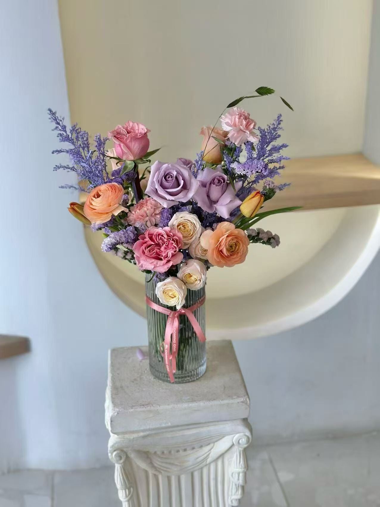 Designer’s Choice Vase Arrangement (Vase included)- 花礼盲盒花瓶 (含花瓶)