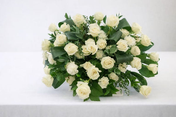 Casket Spray White Roses - 白玫瑰款