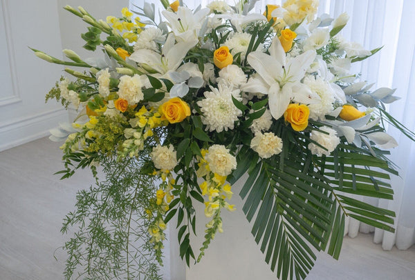 Casket Funeral Flowers - 材头花黄白色系