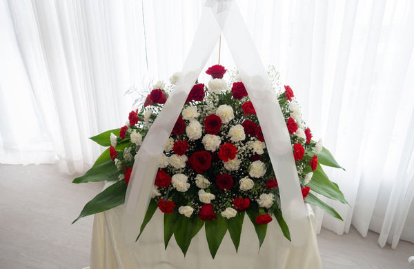 Casket Funeral Flowers - 材头花红白色系