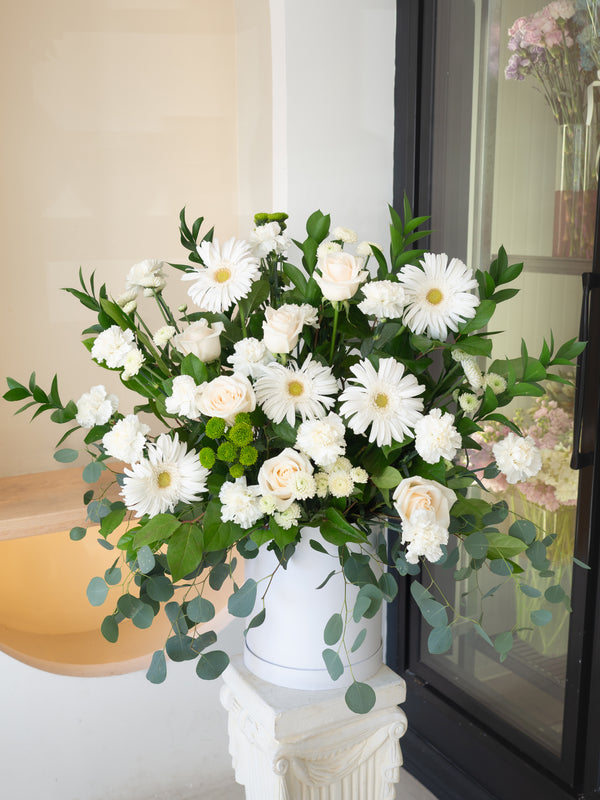 Graceful Tribute Arrangement - 纯白致意花艺