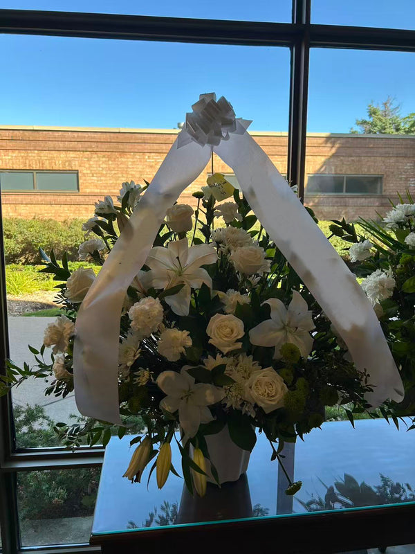 Graceful Tribute Arrangement - 纯白致意花艺