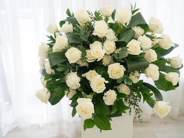 Casket Spray White Roses - 白玫瑰款
