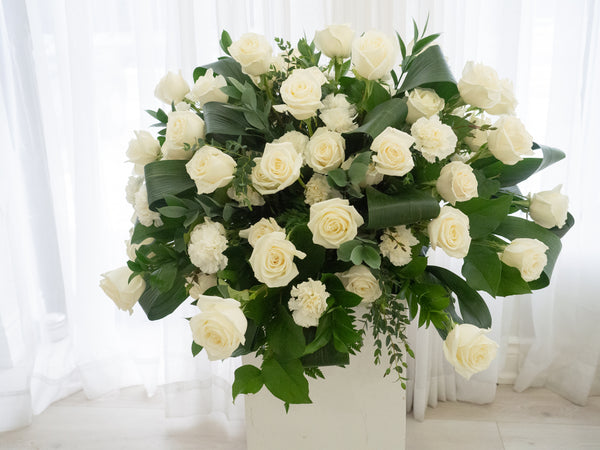 Casket Spray White Roses - 白玫瑰款