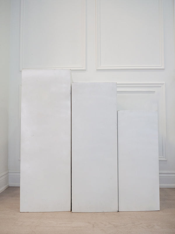 [RENTAL] WHITE METAL PEDESTALS-【租赁】白色金属底座