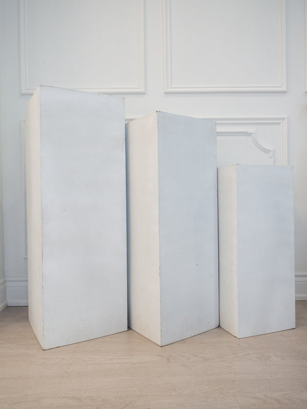 [RENTAL] WHITE METAL PEDESTALS-【租赁】白色金属底座