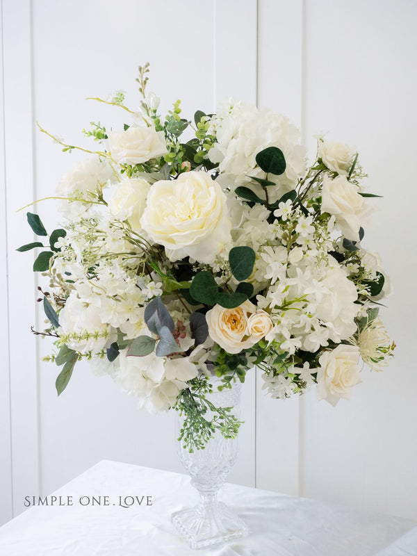 White Green Flower Arrangement - 白绿盆花