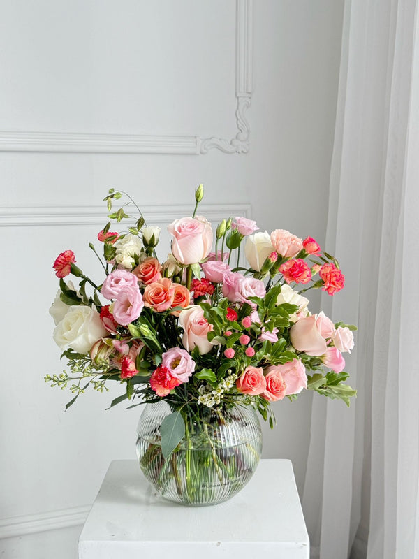 Mixed Flowers Red and Pink Arrangement - 贩卖芳香花瓶